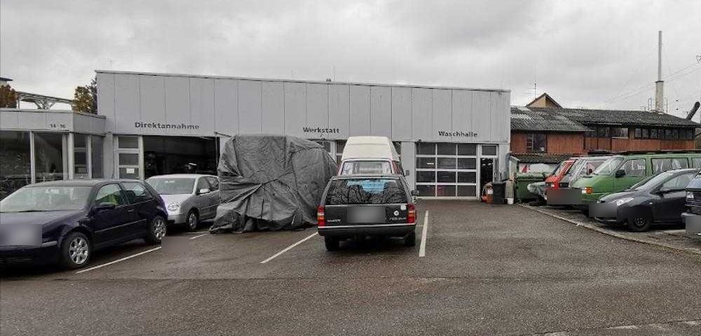 Gebäude mit Direktannahme, Werkstatt und Waschhalle